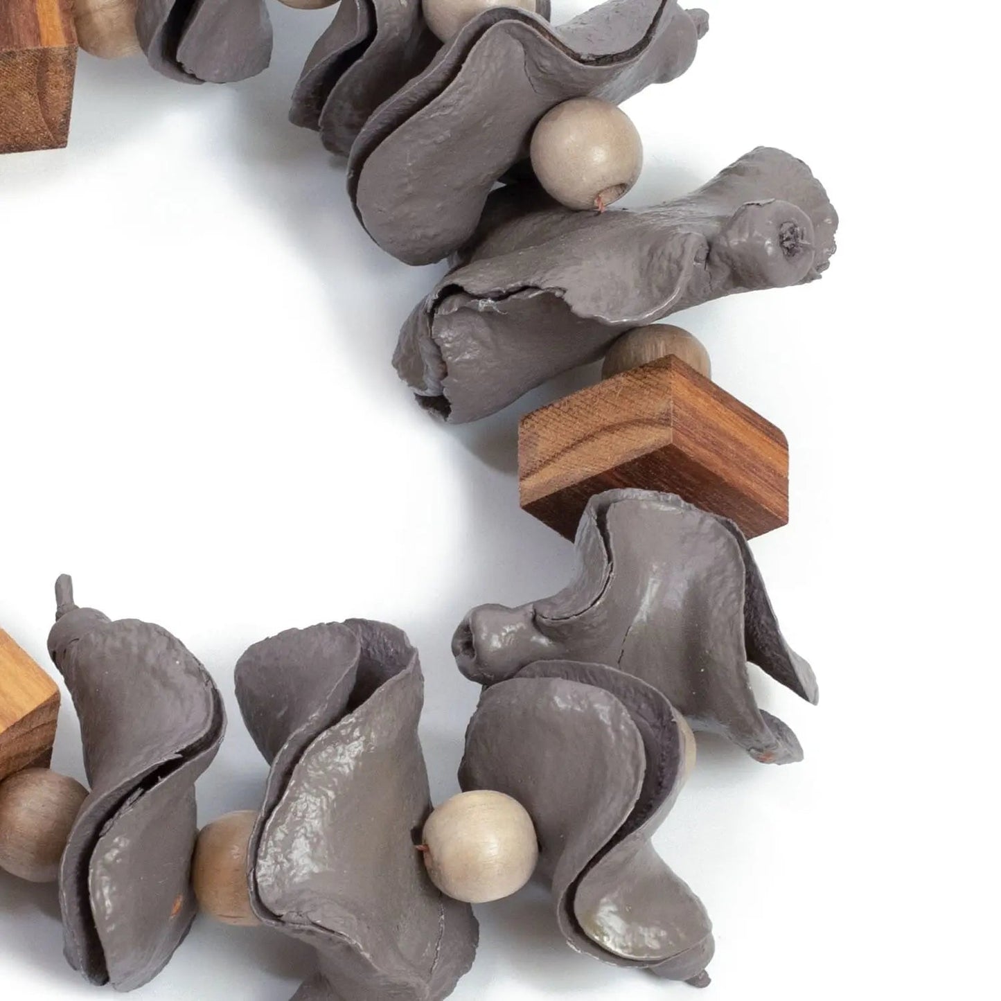 Colar de Mesa Ajman em Casca e Madeira Malva